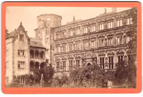 Fotografie unbekannter Fotograf, Ansicht Heidelberg, der Ruprechtsbau des Heidelberger Schlosses, 1882