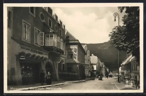 AK Mürzzuschlag, Hauptstrasse mit Hotel Post und Menschen