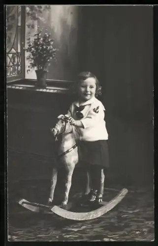Foto-AK Kurt Langer auf einem Schaukelpferd 1913