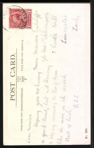 Künstler-AK Frau mit einem Polizistin, There`s many a girl that hates washing, but doesn`t mind being near a copper