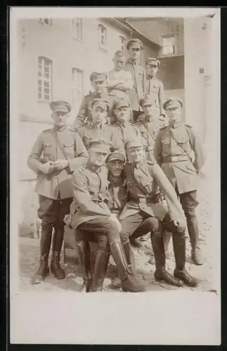 Foto-AK Gruppenfoto von Polizisten in Uniform