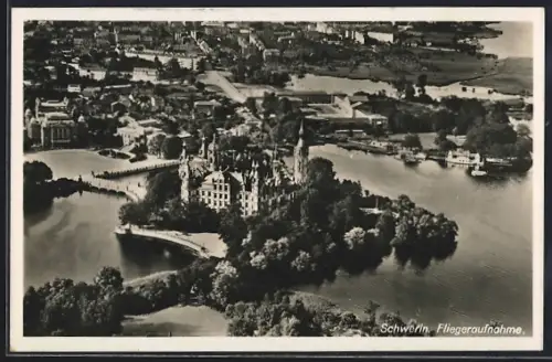 AK Schwerin / Mecklenburg, Schlossinsel, Fliegeraufnahme