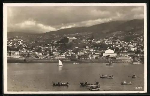AK Funchal /Madeira, Gesamtansicht vom Wasser aus