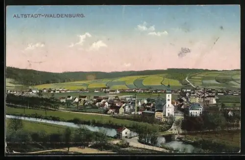 AK Waldenburg / Sachsen, Ortsansicht mit Altstadt und Kirche am Fluss
