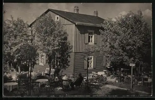 AK Oberhof / Thüringen, Gasthof Forsthaus Sattelbach, Gartenansicht