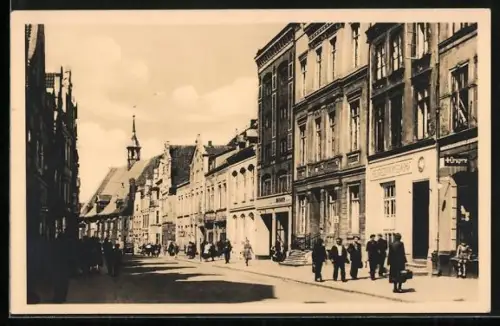 AK Wismar, Lübsche Strasse, Strassenszene mit Geschäften und Passanten