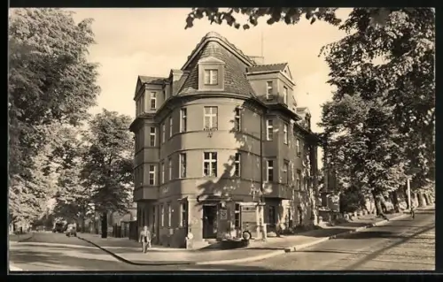 AK Guben, Strassenecke mit Postamt