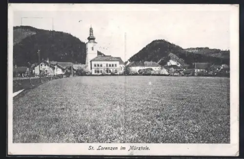 AK St. Lorenzen im Mürztale, Ortspanorama mit Bergen von einem Feld aus