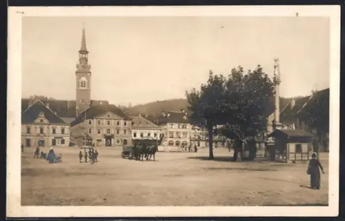 AK Bruck a. Mur, Hauptplatz mit Kirche und Säulendenkmal, Fuhrwerk