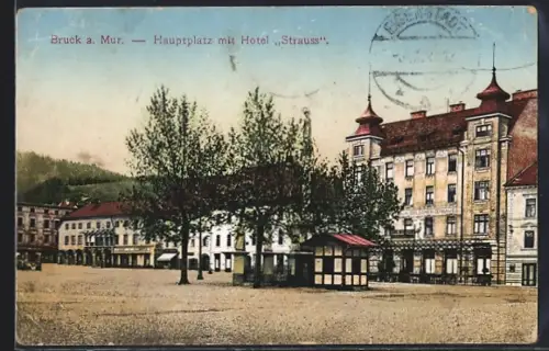 AK Bruck a. Mur, Hauptplatz mit Hotel Strauss