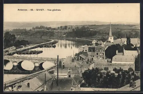 AK Givet /Ardennes, Vue générale avec pont et église au bord de la rivière