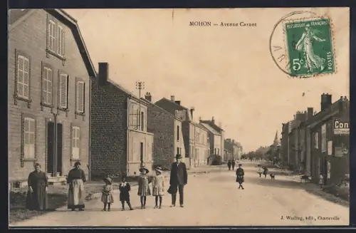 AK Mohon, Avenue Carnot avec habitants sur le trottoir
