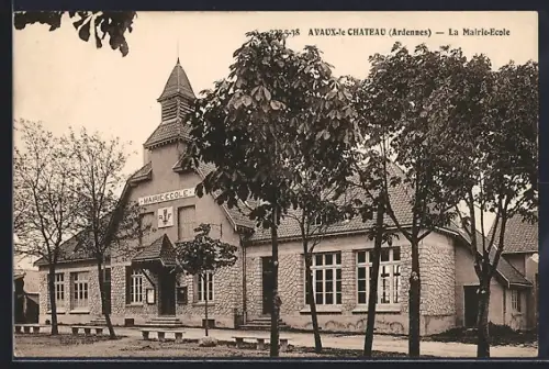 AK Avaux-le-Château /Ardennes, La Mairie-École