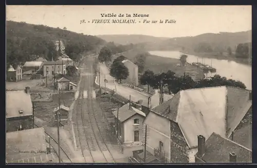 AK Vireux-Molhain, Vue sur la Vallée de la Meuse et le village environnant