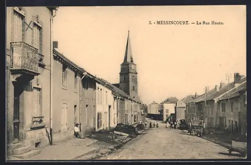 AK Messincourt, La Rue Haute avec église et maisons alignées