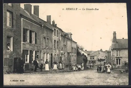 AK Remilly, La Grande-Rue animée avec des habitants et maisons historiques
