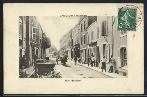 AK Carignan /Ardennes, Rue Barliban animée avec passants et calèches