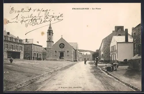 AK Fromelennes, La Place avec vue sur l`église et les bâtiments environnants