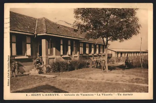 AK Signy-l`Abbaye, Colonie de Vacances La Vénerie, Un dortoir