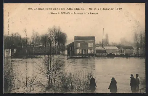 AK Rethel, L`Aisne, Passage à la Barque lors des inondations des Ardennes 23-25 janvier 1910