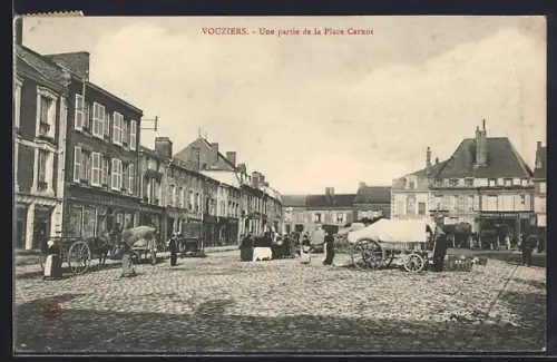 AK Vouziers, Une partie de la Place Carnot