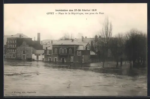 AK Givet, Inondation des 27-28 Février 1910, Place de la République, vue prise du Pont
