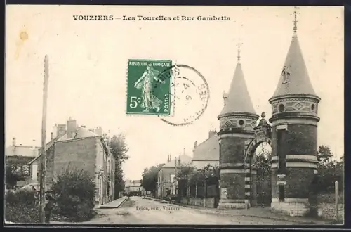 AK Vouziers, Les Tourelles et Rue Gambetta