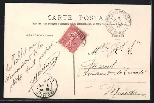 AK Clermont-l`Hérault, La Place Saint-Paul avec vue sur l`église et la vie quotidienne des habitants