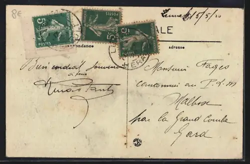 AK Lunel /Hérault, Avenue Victor-Hugo avec des passants et des arbres alignés