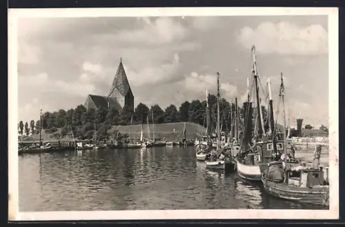 AK Kirchdorf /Poel, Hafen mit Blick zur Kirche