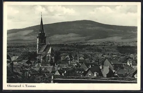 AK Oberursel i. Taunus, Stadtansicht mit Kirche und Taunus im Hintergrund