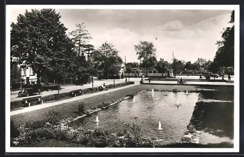 AK Oberursel im Taunus, Anlagen mit Springbrunnen und Parkbänken