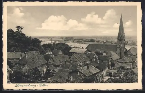 AK Lauenburg /Elbe, Stadtansicht mit Kirche und Fachwerkhäusern