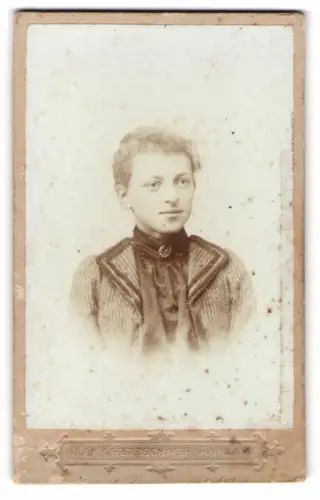 Fotografie Max Kretzschmer, Anklam, Peenedamm, Porträt einer jungen Frau