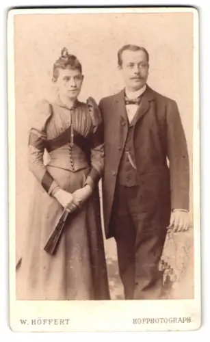 Fotografie W. Höffert, Dresden, Prager-Strasse 49, Elegantes Paar