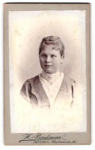 Fotografie H. Brinkmann, Demmin, Anklamerstr. 29, Porträt einer jungen Frau