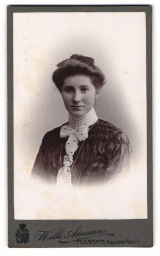 Fotografie Wilhelm Amann, Rastatt, Augusta-Platz 1, Porträt einer jungen Frau