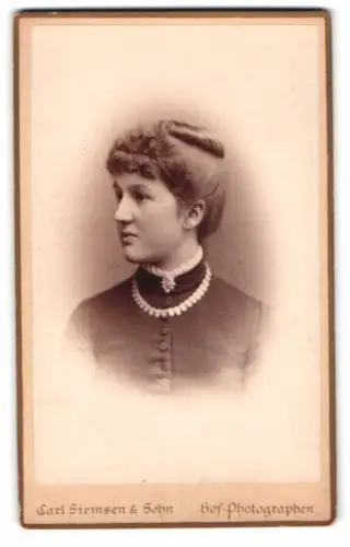 Fotografie Carl Siemsen & Sohn, Hamburg, Steindamm 52, Porträt einer Dame im Profil