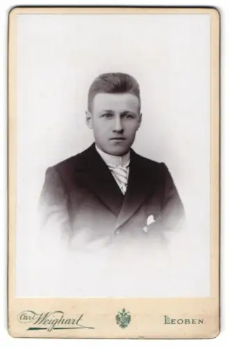 Fotografie Carl Weighart, Leoben, Fischergasse 92, Porträt eines jungen Mannes