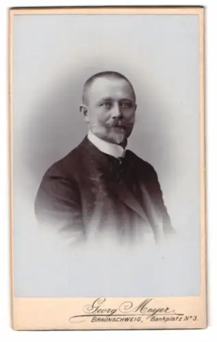 Fotografie Georg Meyer, Braunschweig, Bankplatz 3, Porträt eines distinguierten Herrn