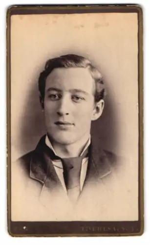 Fotografie W. A. Johnson, Theresa /N. Y., Porträt eines jungen Mannes