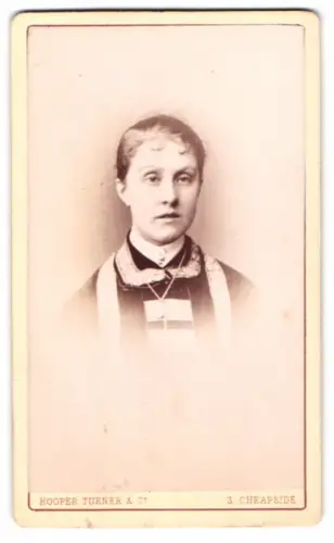 Fotografie Hooper Turner & Co., London, Cheapside 3, Porträt einer jungen Frau