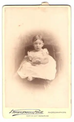 Fotografie Brown Barnes & Bell, London, 12 Baker St., Porträt eines kleinen Kindes