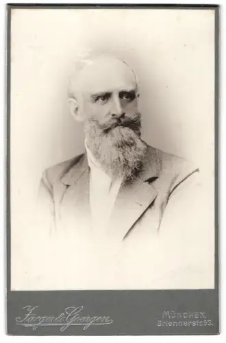 Fotografie Jaeger & Goergen, München, Briennerstr. 53, Porträt eines Mannes mit Bart