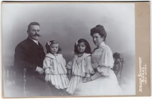 Fotografie Emil Schuffert, Borna, Familie mit zwei Kindern
