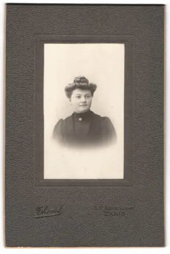Fotografie Thorel, Paris, Rochechouart 13, Porträt einer Dame