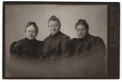 Fotografie B. Haaf, Bamberg, Kleberstrasse 1, Drei Frauen in dunkler Kleidung