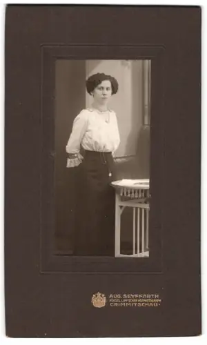 Fotografie Aug. Seyffarth, Crimmitschau, Jacobsgasse 14, Porträt einer Dame