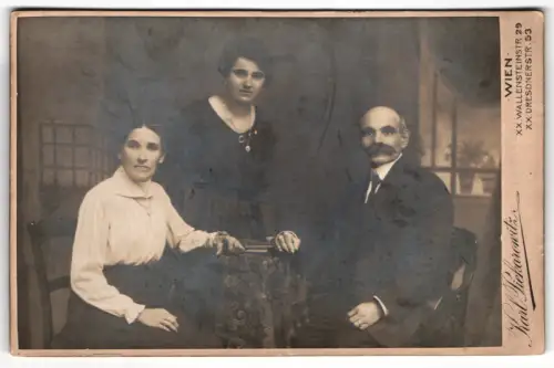 Fotografie Karl Piekarnowitz, Wien, Wallensteinstrasse 29, Gruppenporträt einer Familie