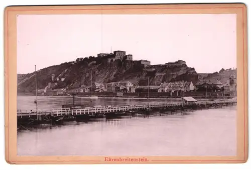 Fotografie unbekannter Fotograf, Ansicht Ehrenbreitenstein, Ponton Brücke mit Blick zum Ort